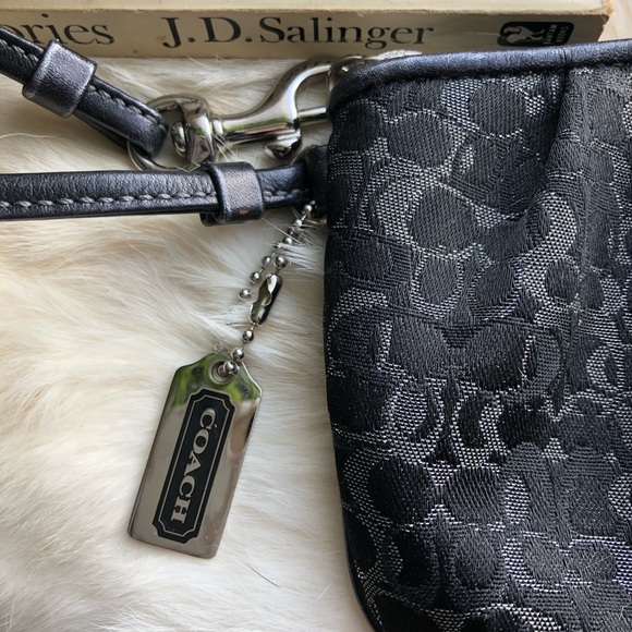 COACH WRISTLET/WALLET !! Very cute !! - Picture 2 of 4